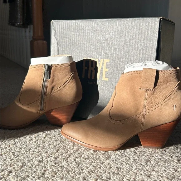 NWB Frye Reina Bootie in Ash - Picture 1 of 11